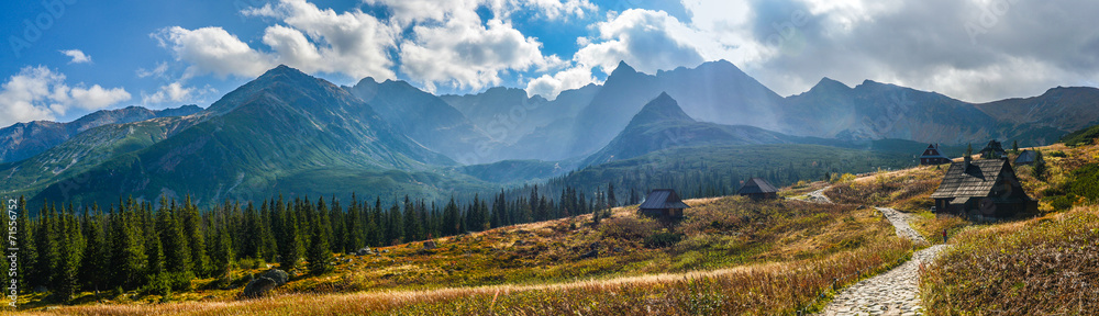 Hala Gasienicowa in Tatra Mountains - panorama - obrazy, fototapety, plakaty 