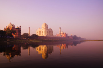 beautiful scenery of taj mahal and a body of water