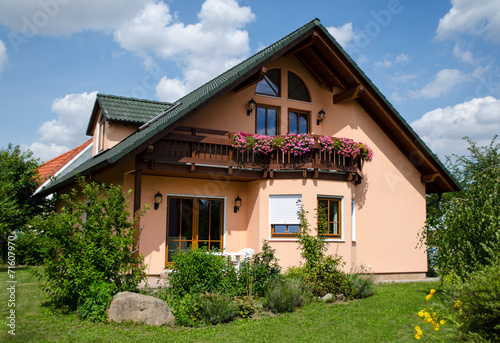 schönes Einfamilienhaus mit Balkon – Stock-Foto | Adobe Stock