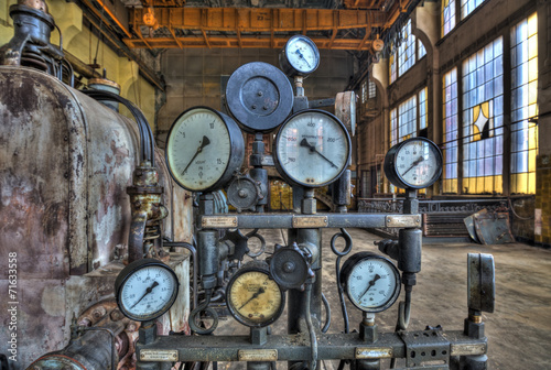 Tapeta ścienna na wymiar Indicators for the measurement in an old factory.