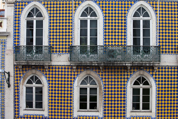 Canvas Print - Checked Pattern Facade of a Traditional Building