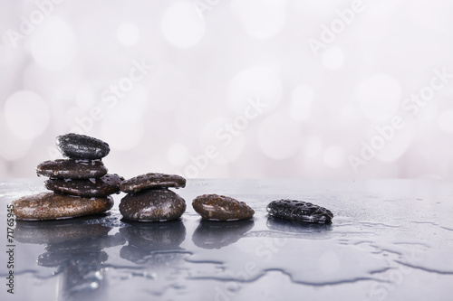 Nowoczesny obraz na płótnie Spa stones in water on table on light background