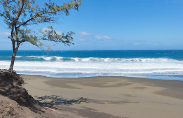 Wall Mural - plage de sable noir, l'Etang-Salé-les-Bains, Réunion