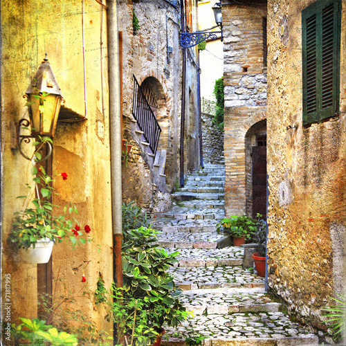 Naklejka dekoracyjna Urocze stare ulice śródziemnomorskie we Włoszech