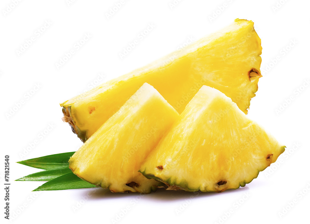 Ripe pineapple with leaf. - obrazy, fototapety, plakaty 