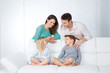 © Dave_Pot - advertising family on sofa