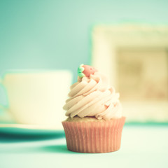 Sticker - Vintage strawberry cupcake