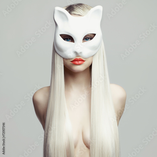 Nowoczesny obraz na płótnie Sexy blonde in cat mask