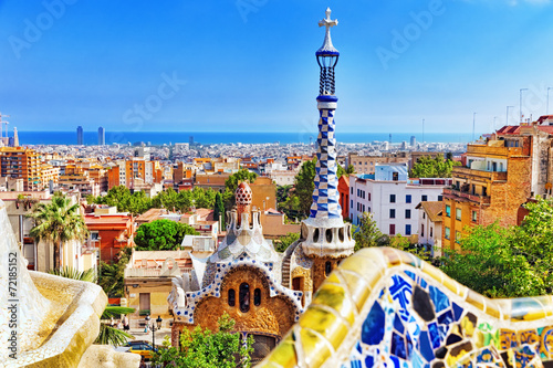 Fototapeta Barcelona  wspanialy-i-niesamowity-park-guel-w-barcelonie