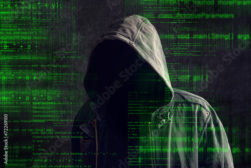 Fotografía Sin rostro encapuchado pirata informático anónimo