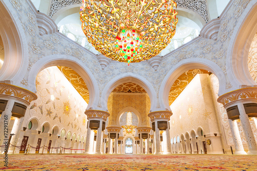 Cuadros en Lienzo Sheikh Zayed Grand Mosque interior in Abu Dhabi, UAE