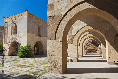 Naklejka na drzwi Courtyard of the Sultanhani caravansary at Turkey