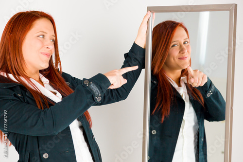 Fotografie, Obraz model isolated on plain background pointing to herself