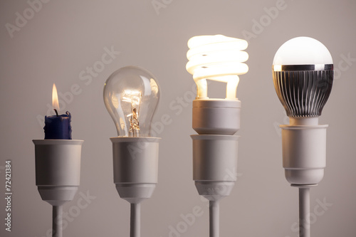 Fotografía El progreso de la iluminación con velas, tungsteno, fluorescente y LED