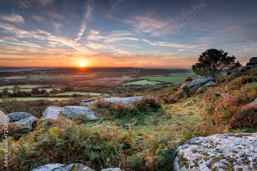 Fototapeta na wymiar Autumn Sunrise