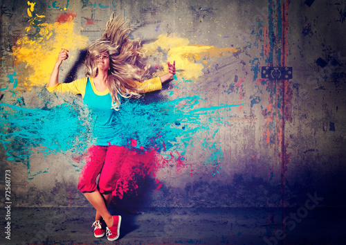 Fototapeta na wymiar dancing girl with color splashes - movin 04