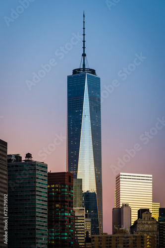 Cuadros en Lienzo NEW YORK CITY, September 4, 2014: Freedom Tower during sunrise