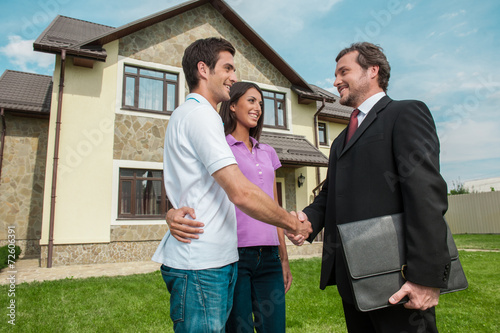 Fotografie, Obraz Salesman shaking hands with property owners.