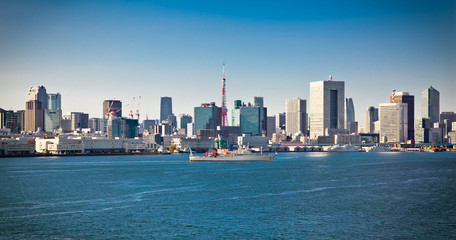 Fototapete - Panoramic view on Tokyo from Sumida River, Japan.