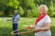 © Robert Kneschke - Senioren beim Fitnesstraining im Garten
