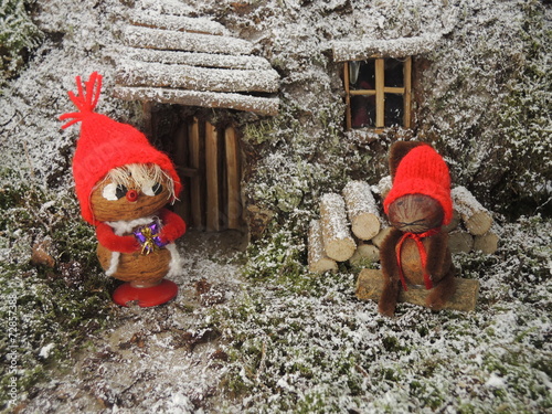 Fotografie, Obraz Christmas card - gnome in front of cosy home in the forest