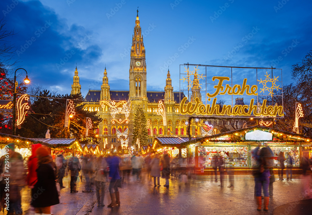 Obraz na płótnie Rathaus and Christmas market in Vienna w salonie