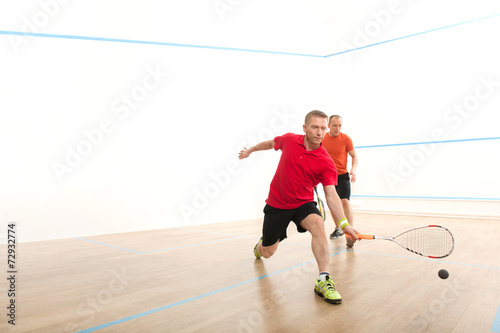 Dekoracja na wymiar  dwoch-mezczyzn-grajacych-w-squasha