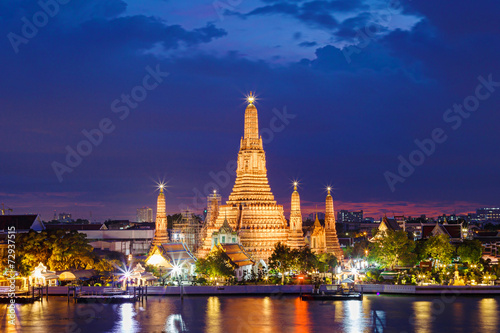 Photo Wat Arun Temple in bangkok thailand
