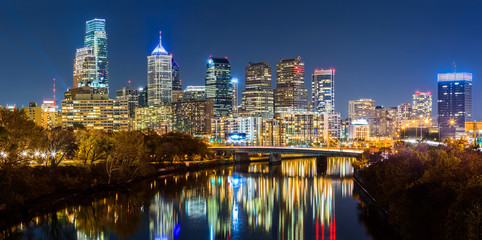 Fototapete - Philadelphia cityscape panorama by night