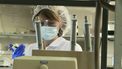 Canvas Print - Woman working in modern laboratory