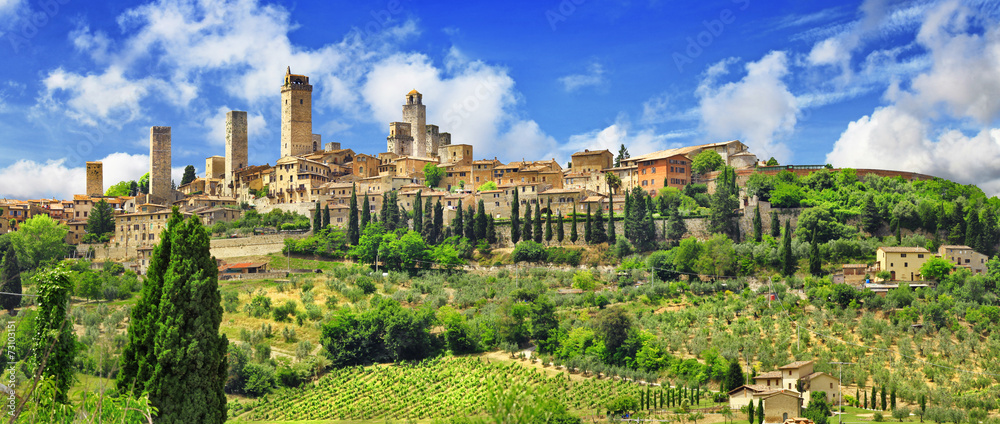 panorama of beautiful San Gimignano, Tuscany. Italy - obrazy, fototapety, plakaty 