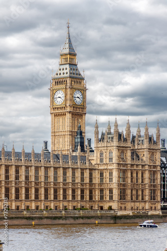 Obraz w ramie The Palace of Westminster in London.