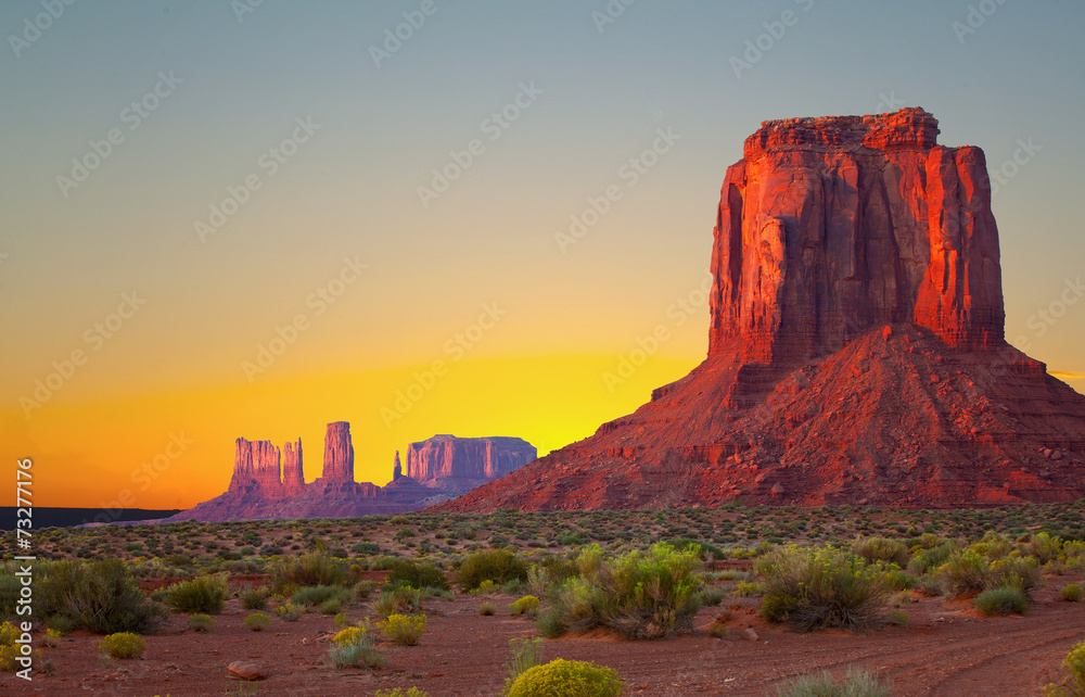 Monument Valley, USA colorful desert sunrise - obrazy, fototapety, plakaty 