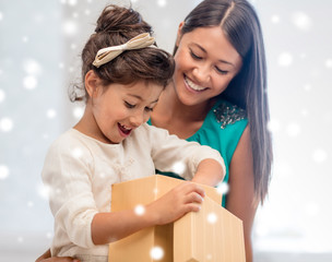 Poster - happy mother and child girl with gift box