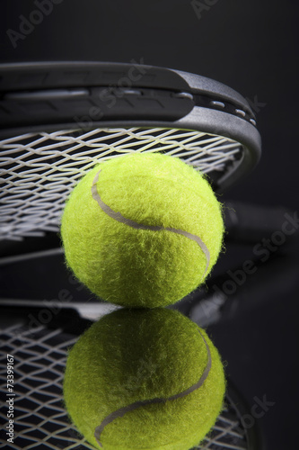 Cuadros en Lienzo Un partido de tenis. Raqueta y la pelota.