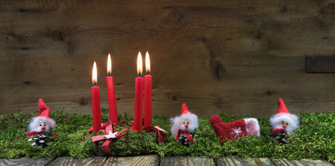 Fototapete - Weihnachtskarte: Advent Kranz mit vier roten Kerzen