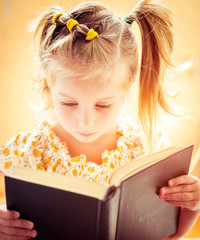 Wall Mural - little girl reading the book