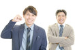 © Liza5450 - ガッツポーズの二人のビジネスマン