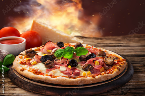Naklejka dekoracyjna Delicious italian pizza served on wooden table