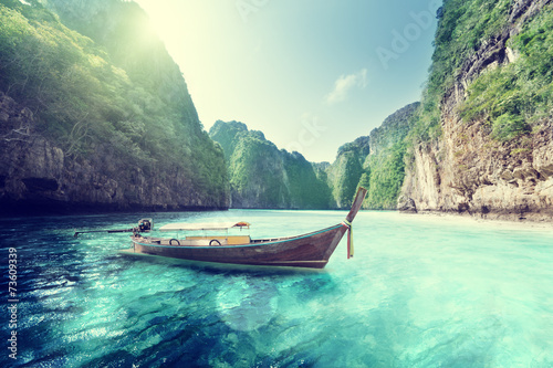 Fotografía bay at Phi phi island in Thailand