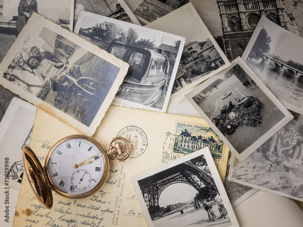 pocket watch with old photographs - obrazy, fototapety, plakaty 