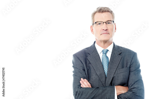 Fotografía Exitoso hombre de negocios con los brazos cruzados