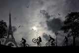 Fototapeta Boho - Bicycle riders at Paris