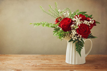 Poster - Rose flower bouquet on wooden table with copy space