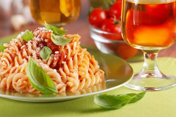 Canvas Print - fusilli al pomodoro con basilico