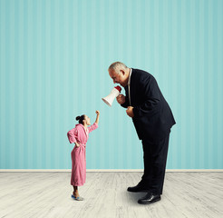 Poster - man screaming at small emotional woman