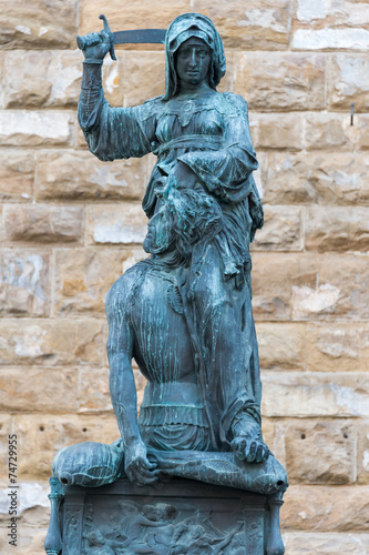 Valokuva The statue of Judith and Holofernes, florence