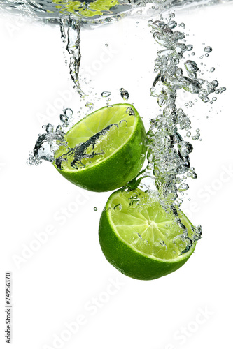 Naklejka - mata magnetyczna na lodówkę Lime with water drops