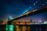Fototapeta  - The Brooklyn Bridge at night seen from Brooklyn Bridge Park, New