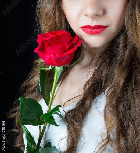 Ragazza Con Rosa Rossa Su Sfondo Nero Lip Poster Girl Posters